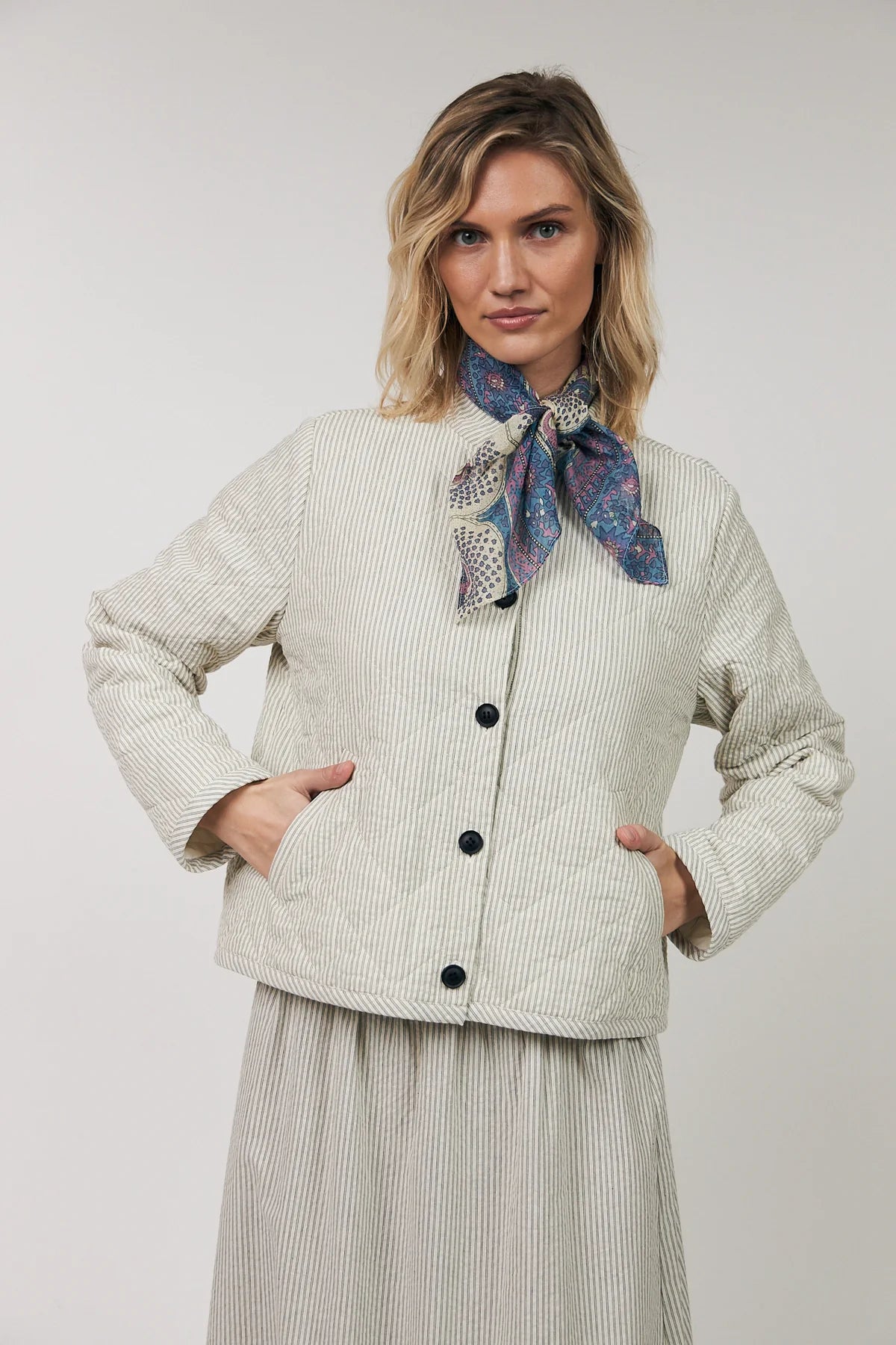 5629219